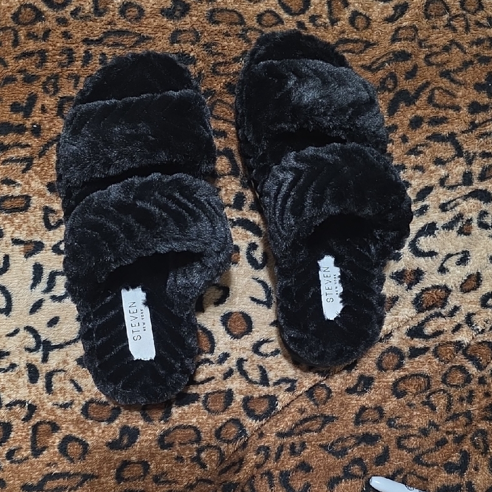 **SOLD**Steven By Steve Madden Black Plush Women's Slippers